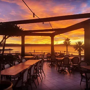 https://hotel-les-alizes-cavalaire-sur-mer.fr-provencehotel.com