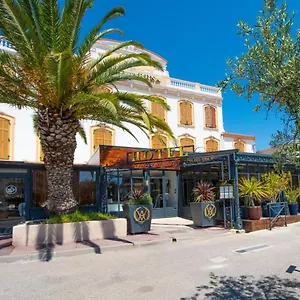 https://villa-arena-hotel.fr-provencehotel.com